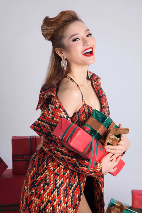 Sao Viet dua nhau tung anh moi ruc ro don Giang sinh - Anh 7