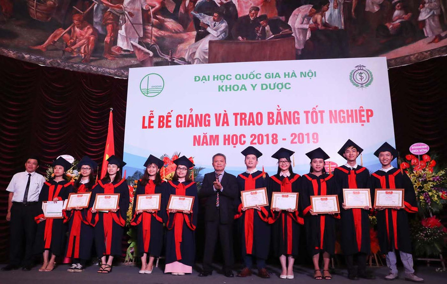 Lễ trao bằng tốt nghiệp khóa 2018 - 2019 của Khoa Y Dược