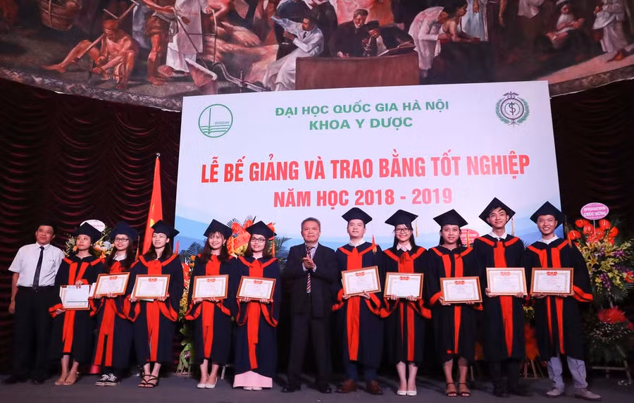 Lễ trao bằng tốt nghiệp khóa 2018 - 2019 của Khoa Y Dược