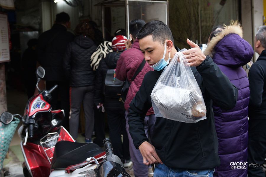 Bà Lan chia sẻ, trong hôm nay chế biến khoảng 1 tạ thịt lợn để có thành phẩm khoảng 40 - 50kg thịt quay để phục vụ người tiêu dùng.