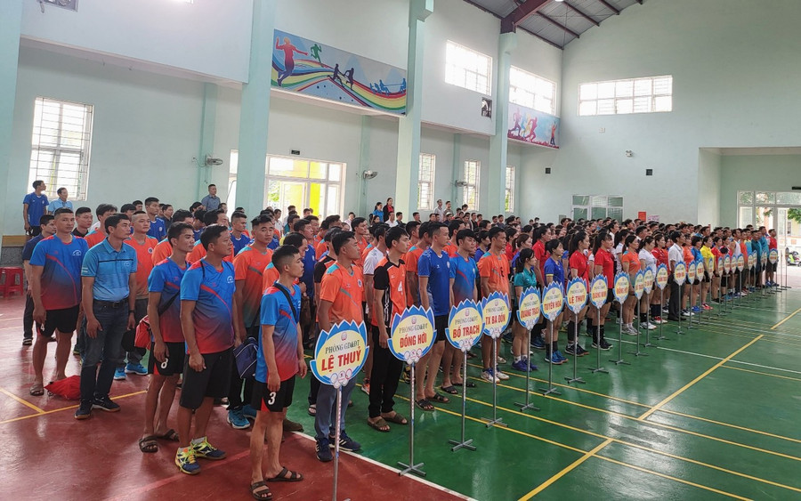 Khoảng 300 vận động viên tham gia giải bóng chuyền năm 2023.