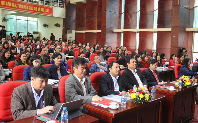 Các đại biểu và học viên tham dự buổi khai mạc