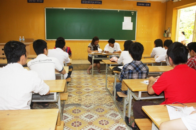 Thí sinh làm thủ tục dự thi ĐH, CĐ 2010. Ảnh: gdtd.vn