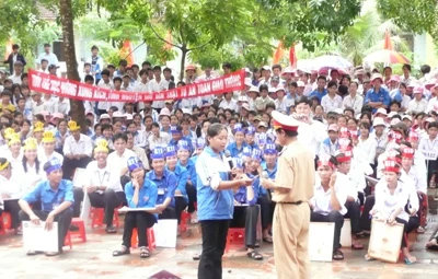 &quot;Văn hóa giao thông vì sự an toàn của thanh, thiếu nhi và cộng đồng&quot;