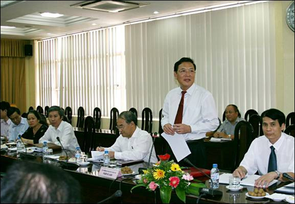 Phát triển giáo dục-đào tạo là vấn đề sống còn của vùng Tây Bắc ảnh 1 Bộ trưởng Phạm Vũ Luận báo cáo tình hình phát triển GD-ĐT vùng Tây Bắc tại buổi làm việc