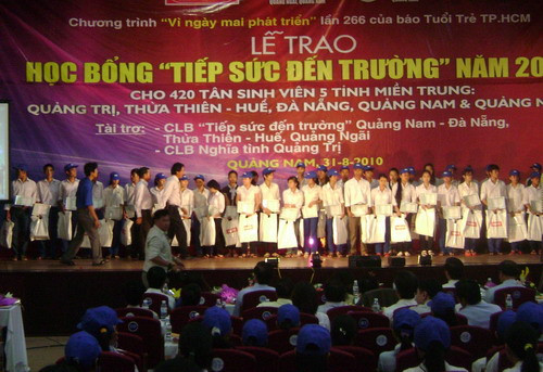 423 em tân sinh viên được nhận học bổng mỗi suất trị giá 5 triệu đồng ty