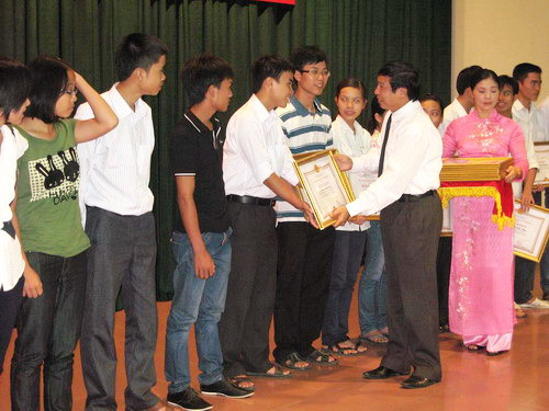 Quang cảnh buổi gặp mặt Quang cảnh buổi trao thưởng