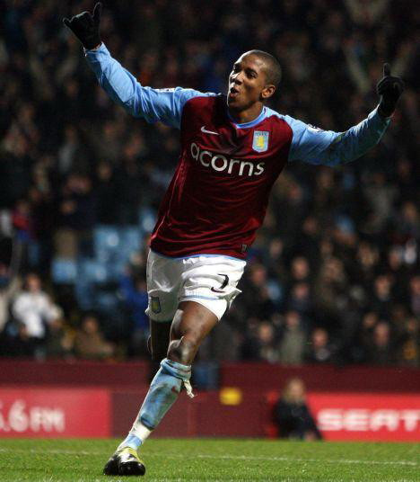 Nếu chuyển sang Tottenham, Ashley Young sẽ được tham dự Champions League. Nếu chuyển sang Tottenham, Ashley Young sẽ được tham dự Champions League.