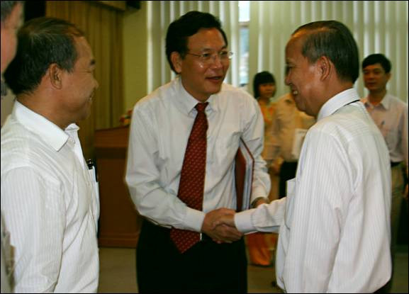 Phát triển giáo dục-đào tạo là vấn đề sống còn của vùng Tây Bắc ảnh 4 Phó Thủ tướng Trương Vĩnh Trọng cùng các đồng chí lãnh đạo Bộ GD-ĐT