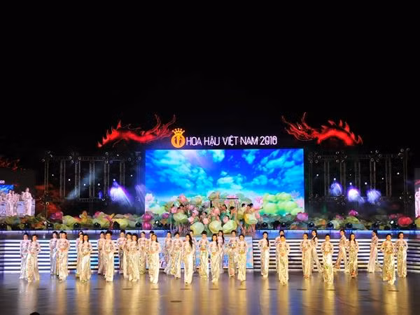Đặng Thị Ngọc Hân trở thành Hoa Hậu Việt Nam 2010 ảnh 1