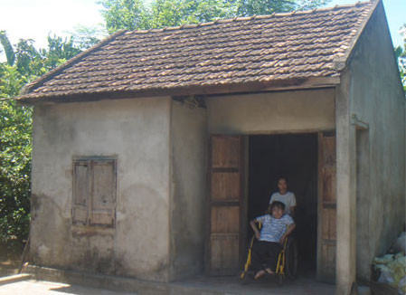 Cổng trường ơi! xin đừng khép lại với "thần đồng" tật nguyền