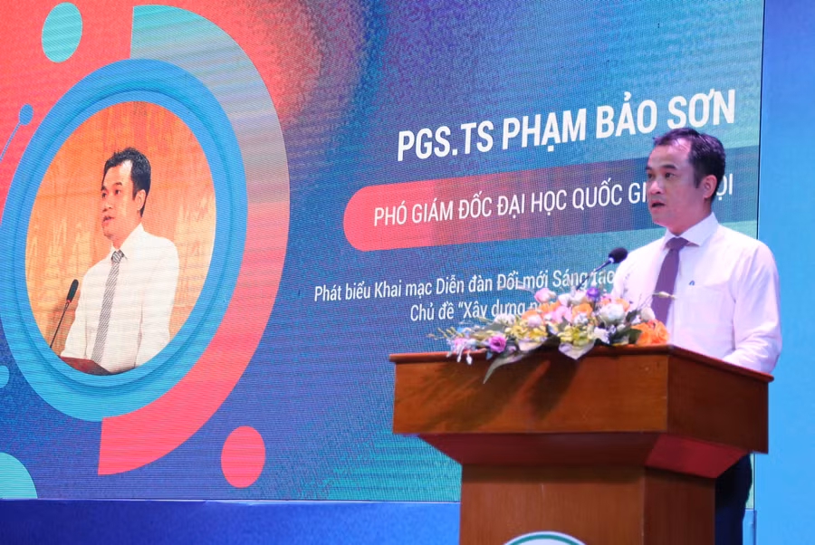 PGS.TS Phạm Bảo Sơn – Phó Giám đốc ĐH Quốc gia Hà Nội phát biểu tại diễn đàn.