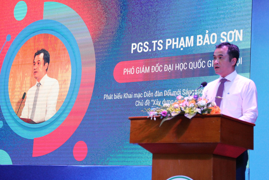 PGS.TS Phạm Bảo Sơn – Phó Giám đốc ĐH Quốc gia Hà Nội phát biểu tại diễn đàn.