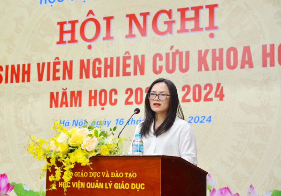 TS Hà Thanh Hương báo cáo tại hội nghị. TS Hà Thanh Hương báo cáo tại hội nghị.