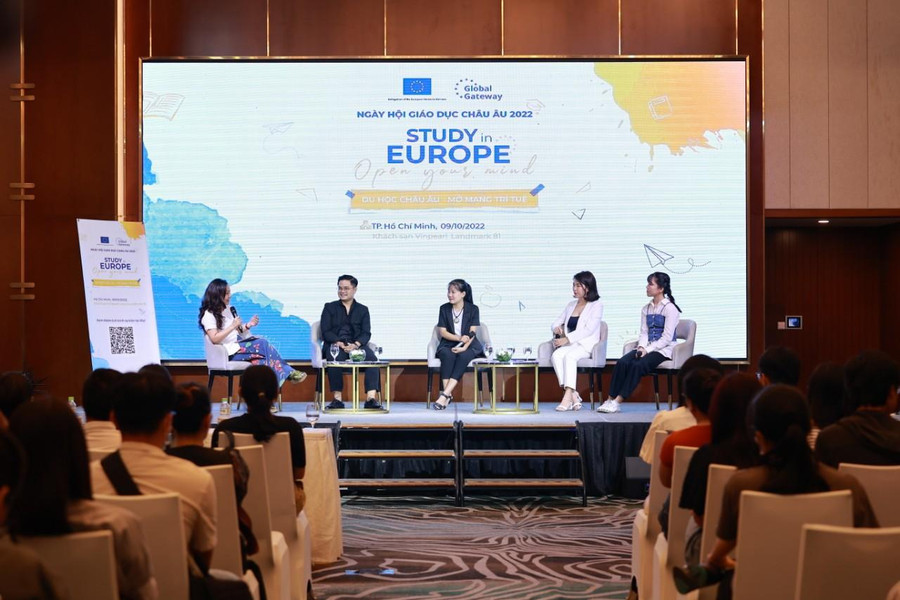 Ngày hội giáo dục châu Âu đã trở thành một trong những hoạt động giáo dục lớn của Phái đoàn EU tại Việt Nam, thu hút được sự đón nhận của học sinh, phụ huynh và công chúng. Ngày hội giáo dục châu Âu đã trở thành một trong những hoạt động giáo dục lớn của Phái đoàn EU tại Việt Nam, thu hút được sự đón nhận của học sinh, phụ huynh và công chúng.