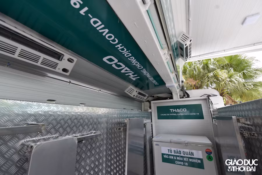 Cận cảnh xe chuyên dụng tiêm và xét nghiệm Covid-19 lưu động tại Hà Nội ảnh 9