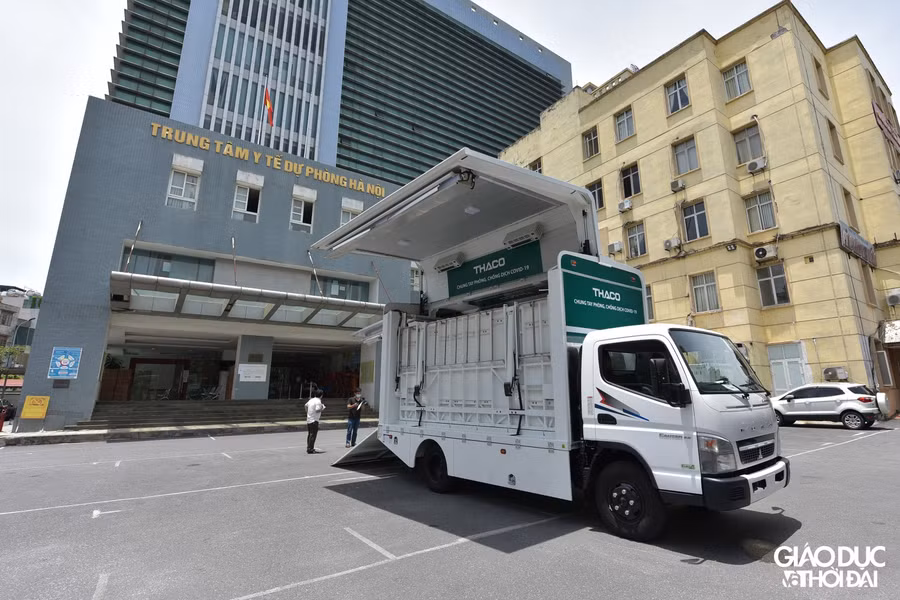 Sau khi sử dụng xong, các bộ phận lần lượt được điều khiển đóng lại theo thứ tự như khi mở ra.