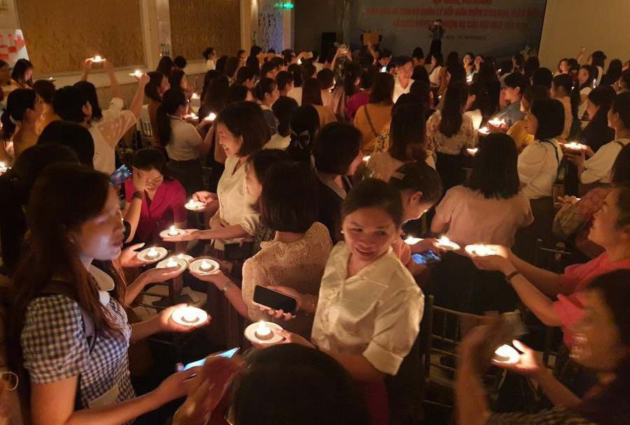 Mọi người đã truyền cho nhau ngọn lửa nhiệt huyết, tình yêu nghề để mỗi người có thêm động lực, niềm tin gắn với sự nghiệp giáo dục. Mọi người đã truyền cho nhau ngọn lửa nhiệt huyết, tình yêu nghề để mỗi người có thêm động lực, niềm tin gắn với sự nghiệp giáo dục.