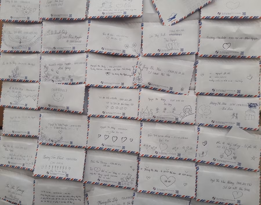 Hộp thư yêu thương - một trong những điểm nhấn của Khóa Tập huấn. Học viên có thể nhắn gửi những mong muốn, tình cảm với đồng nghiệp của mình qua hộp thư này.