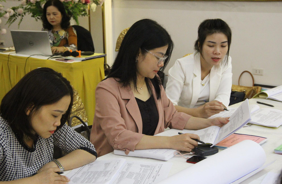 Làm việc nhóm. Làm việc nhóm.