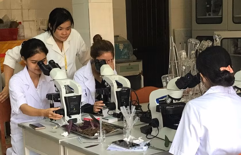 Luật Nhà giáo sẽ góp phần động viên nhà giáo gắn bó và thêm yêu nghề.