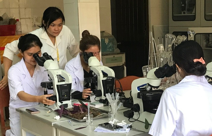 Luật Nhà giáo sẽ góp phần động viên nhà giáo gắn bó và thêm yêu nghề. Luật Nhà giáo sẽ góp phần động viên nhà giáo gắn bó và thêm yêu nghề.