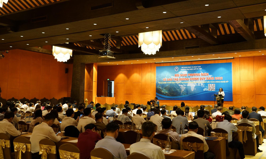 Toàn cảnh hội nghị.