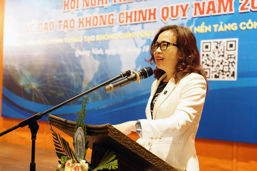 PGS.TS Nguyễn Thị Nhung – Hiệu trưởng Trường ĐH Mở Hà Nội phát biểu tại hội nghị.