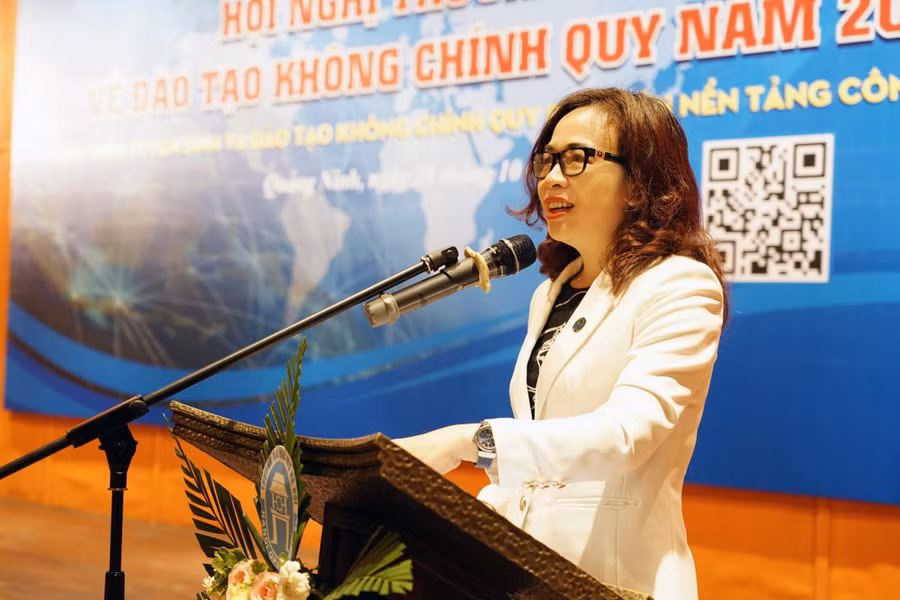 PGS.TS Nguyễn Thị Nhung – Hiệu trưởng Trường ĐH Mở Hà Nội phát biểu tại hội nghị.