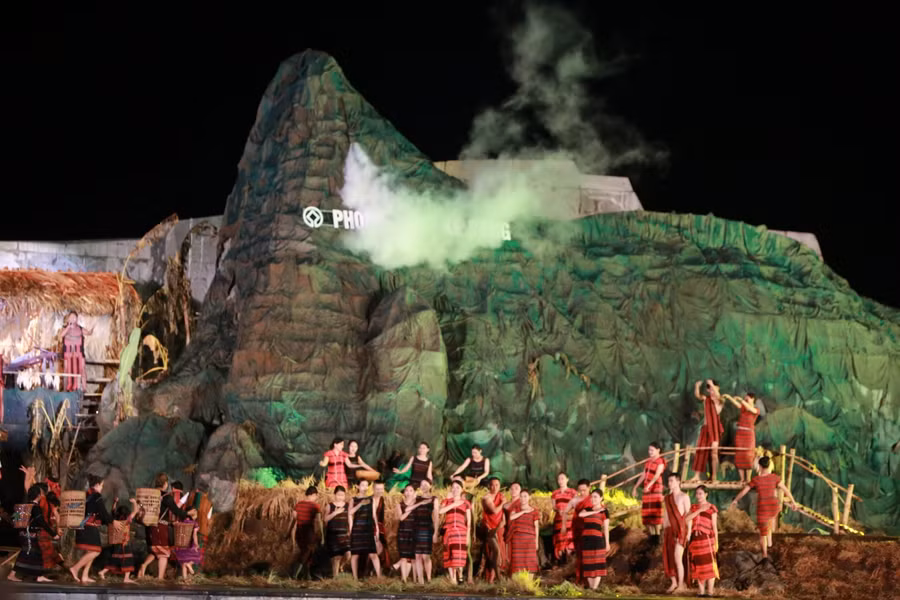 Chương trình thể hiện tình cảm, sự tôn kính đối với Bác Hồ. Ảnh: Lê Qúy