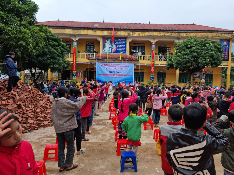 Các hoạt động STEM sáng tạo, một số trò chơi tập thể vui nhộn cho các bạn học sinh tiểu học tại chương trình. Các hoạt động STEM sáng tạo, một số trò chơi tập thể vui nhộn cho các bạn học sinh tiểu học tại chương trình.