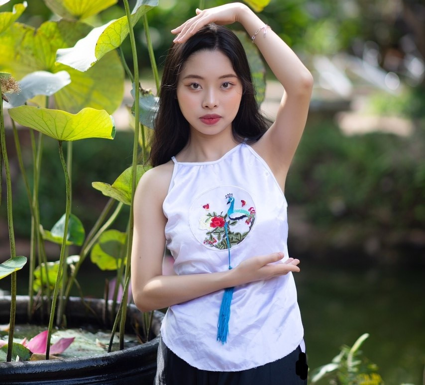 Mỹ Lệ hóa thân thành nhân vật Thị Nở trong bộ kỷ yếu cuối cấp của lớp 12VS (ảnh: NVCC). Mỹ Lệ hóa thân thành nhân vật Thị Nở trong bộ kỷ yếu cuối cấp của lớp 12VS (ảnh: NVCC).