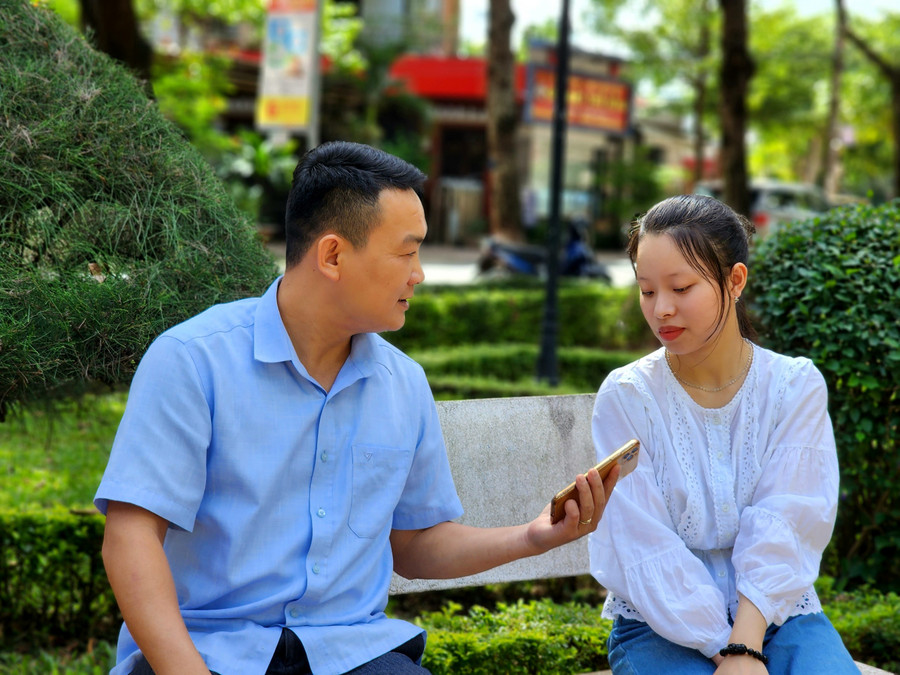 Mỹ Lệ trò chuyện với phóng viên Báo GD&TĐ sau khi biết kết quả Kỳ thi tốt nghiệp THPT năm 2023. Mỹ Lệ trò chuyện với phóng viên Báo GD&TĐ sau khi biết kết quả Kỳ thi tốt nghiệp THPT năm 2023.