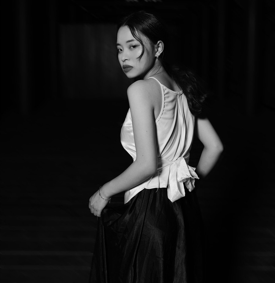 Mỹ Lệ hóa thân thành nhân vật Thị Nở trong bộ kỷ yếu cuối cấp của lớp 12VS (ảnh: NVCC). Mỹ Lệ hóa thân thành nhân vật Thị Nở trong bộ kỷ yếu cuối cấp của lớp 12VS (ảnh: NVCC).