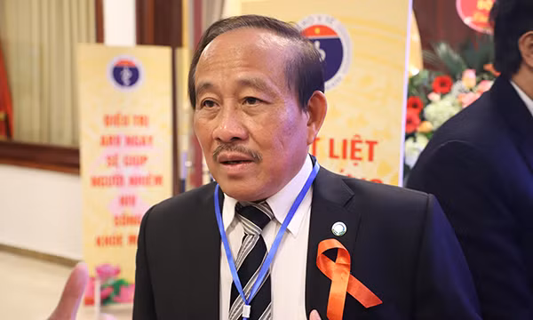 PGS.TS Nguyễn Huy Nga, nguyên Cục trưởng Cục Y tế Dự phòng: Trẻ có thể bị trầm cảm, thậm chí dẫn đến tâm thần nếu học trực tuyến quá lâu.