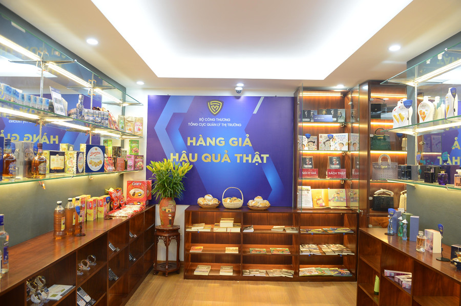 Người tiêu dùng đến thăm quan, tìm hiểu thông tin miễn phí. Nhà trưng bày mở cửa từ ngày 25/11- 30/11/2022.