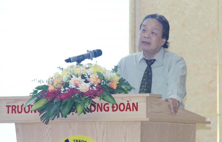 GS.TS Đặng Nguyên Anh tham luận tại hội thảo. GS.TS Đặng Nguyên Anh tham luận tại hội thảo.