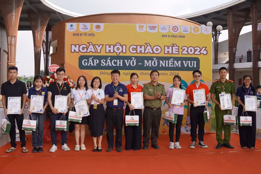 Chương trình được sự đồng hành của nhiều đơn vị trong và ngoài huyện.