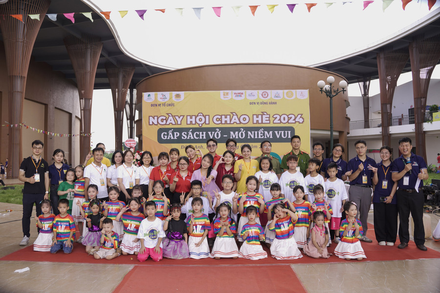 Trong khuôn khổ chương trình, nhằm chia sẻ nỗi đau với những gia đình bị thiệt hại trong vụ cháy tại chung cư Trung Kính vừa qua, BTC đã phát động quyên góp để chung tay sẻ chia vì cộng đồng.