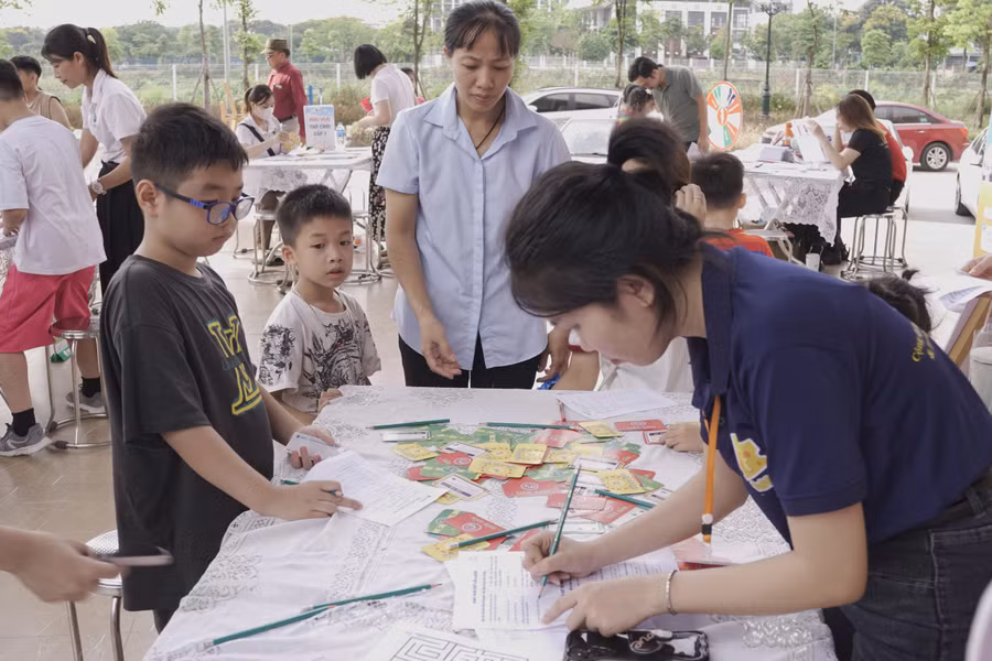 Chương trình Ngày hội chào hè 2024 đã thu hút và nhận được sự quan tâm của hơn 350 giáo viên, phụ huynh, học sinh tham gia.