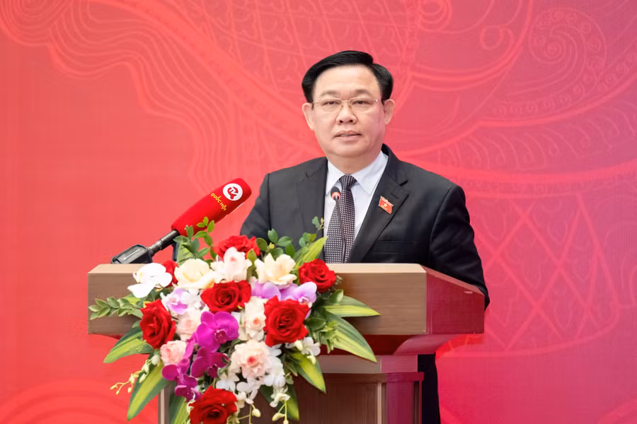 Chủ tịch Quốc hội Vương Đình Huệ phát biểu tại hội nghị.