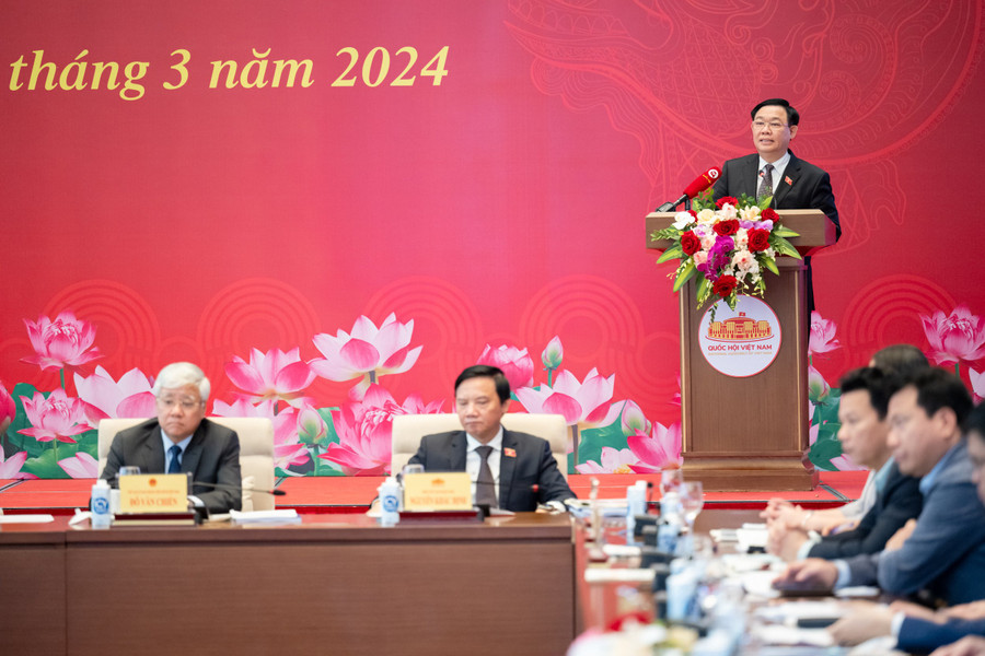 Chủ tịch Quốc hội Vương Đình Huệ nhấn mạnh nhiều nhiệm vụ trọng tâm trong thời gian tới. Chủ tịch Quốc hội Vương Đình Huệ nhấn mạnh nhiều nhiệm vụ trọng tâm trong thời gian tới.