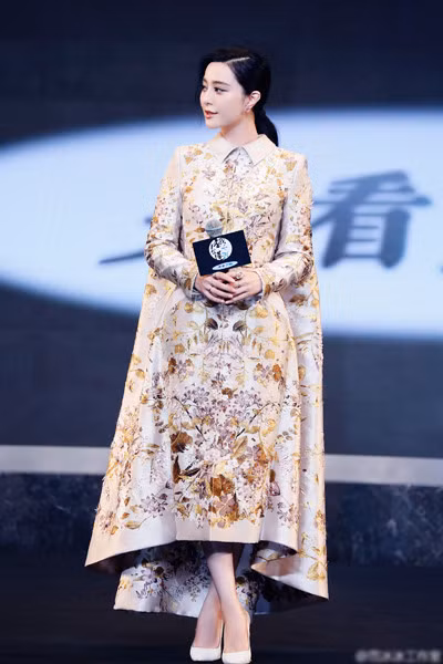 Dau an thoi trang cua Pham Bang Bang qua nhung phong cach khac biet - Anh 10