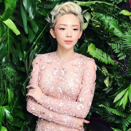 Ngày đầu năm, sao Việt khoe style gì khi ra phố? - Ảnh 4 Ngay dau nam, sao Viet khoe style gi khi ra pho? - Anh 4