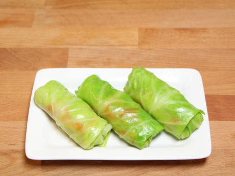 Bắp cải cuộn rau thập cẩm hấp chống ngán cho ngày lễ - Ảnh 5 Bap cai cuon rau thap cam hap chong ngan cho ngay le - Anh 5