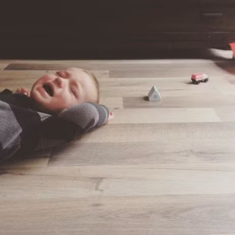 Nghin le mot ly do khoc loc, an va vo ly cua tre con - Anh 7