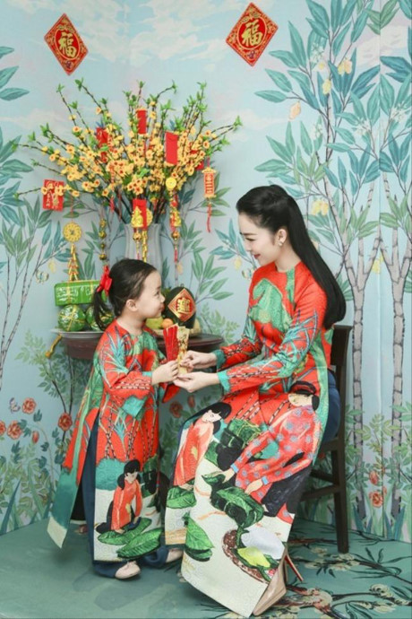 Yêu chết đi được với cảnh con gái Linh Nga chải tóc cho mẹ - Ảnh 7 Yeu chet di duoc voi canh con gai Linh Nga chai toc cho me - Anh 7