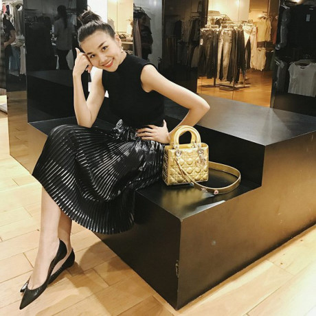 Ngày đầu năm, sao Việt khoe style gì khi ra phố? - Ảnh 2 Ngay dau nam, sao Viet khoe style gi khi ra pho? - Anh 2
