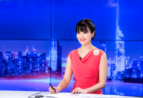 Hoa hau Thu Thuy rang ro tren ban tin ngay dau nam - Anh 9