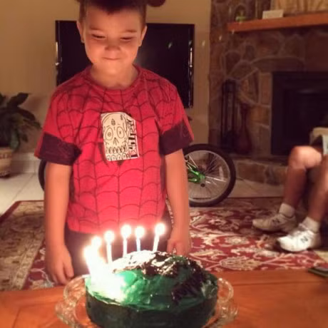 Cau be duoc che anh gay sot mot thoi va bien co cuoc doi sau khi noi tieng - Anh 9